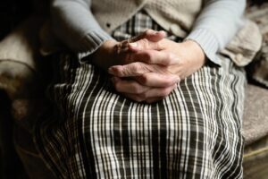 脂肪吸引後の皮膚のたるみ防ぐ方法は？
